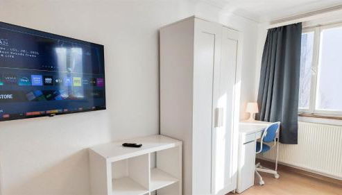 ALFA 4 Zimmer-Apartment Kornwestheim bei Stuttgart Zentral 5 Betten l Bad Küche WLAN WM l LANGZEITAUFENTHALTE l Bath Kitchen 5 Beds WIFI WM l LONG STAY - Foto 4, wardrobe