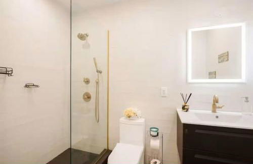 Luxury 2BR Duplex 5min to Central Park - Photo 16