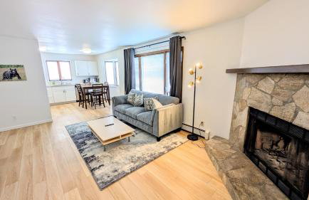 Spacious Downtown 2-bdrm Apartment - Photo 66