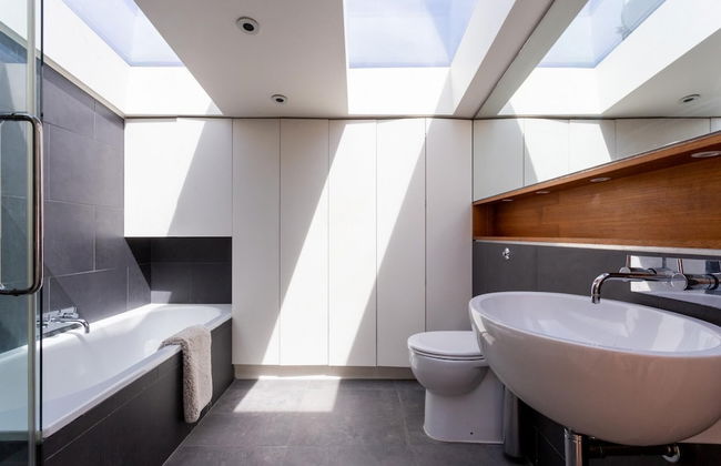 NEW Stunning 5BD Kensington House - Photo 34