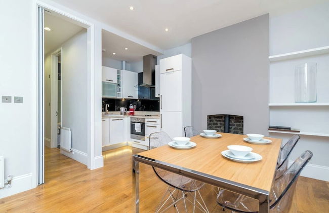 Modern 2BR Home in Dalston W/balcony, Fits 4 - Photo 1