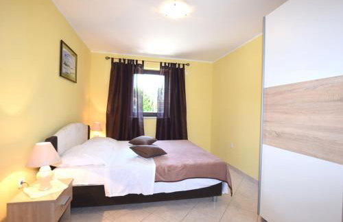 Lovable Apartment, Pool With Deckchairs, Fenced Garden With Grill, Wifi and Airco - Foto 8