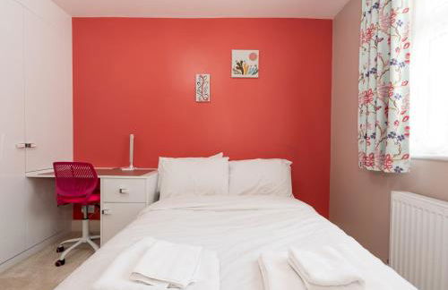 4 Bed house Parking 5 mins Sidcup Station - Pass the Keys - Foto 27