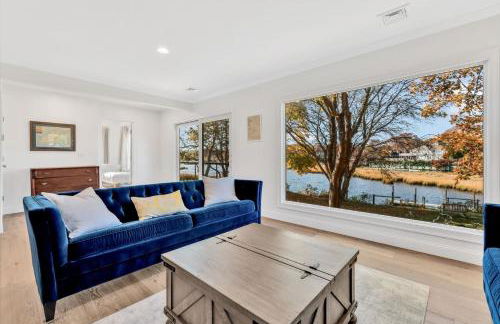 Waterfront Retreat with Private Dock and Fire Pit, Sleeps 8, Outdoor Dining, Spa-Style Primary, Gourmet Kitchen with Dual Dishwashers, Gas Fireplace, River Views, Bright Open Layout, Central AC, Perfect Coastal Escape for Families, 24 Hr Hospitality - Foto 43