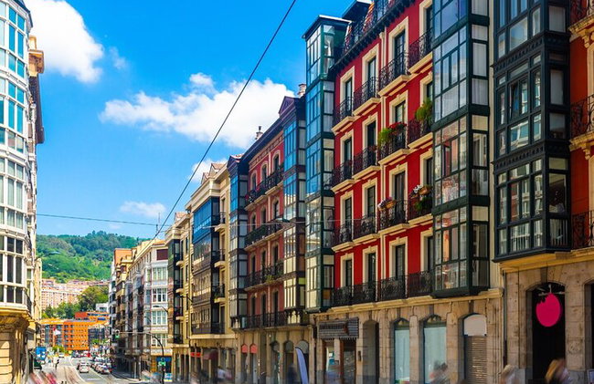 Bilbao & Guggenheim Museum Private Walking Tour with guide - Photo 4