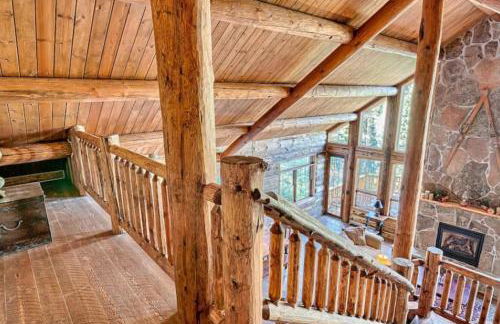 Hot Tub and Mtn Views Woodsy Cabin in Greer - Foto 6