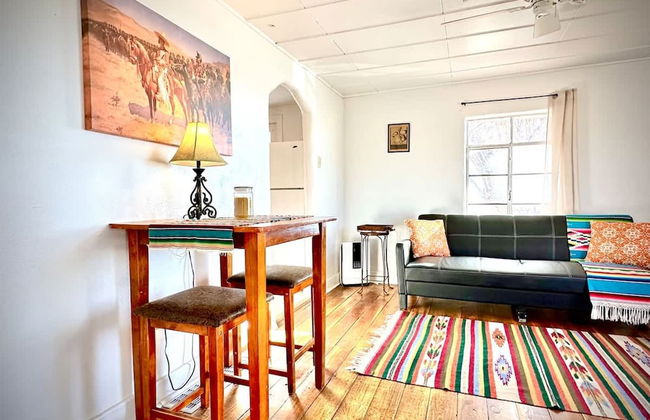 Sunny Southwest Casita - Foto 1