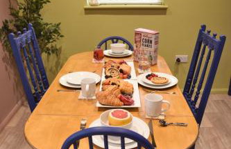 Dovetails, short drive from Alton Towers and Uttoxeter racecourse Games room with Wii and football table - Foto 50