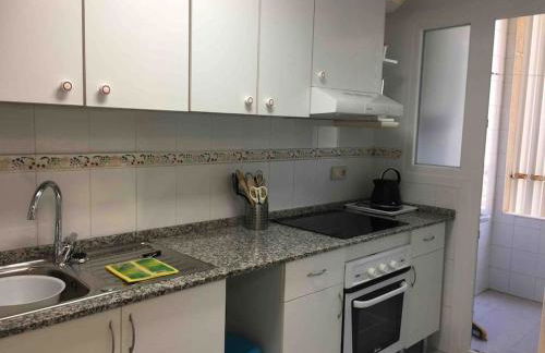 Apartamento segunda línea de playa con piscina - Photo 14