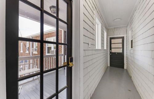 Bright and Restful 2BR near Uptown with Balcony - Foto 20