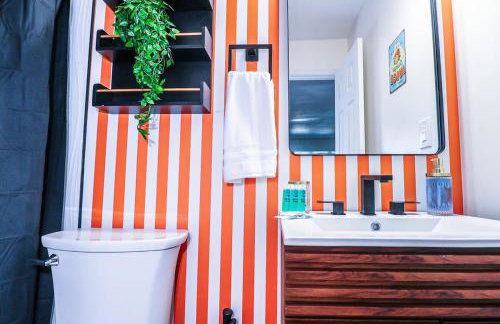 StylishAptWtrGrdnOppLake&Prk&Yrd - Foto 16