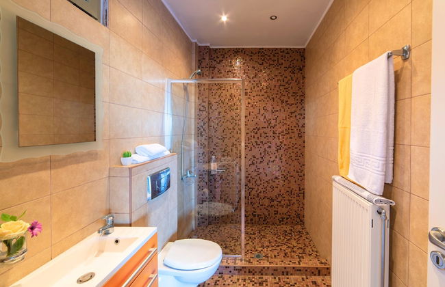 Secret Escape Villa With Heated Pool - Photo 11