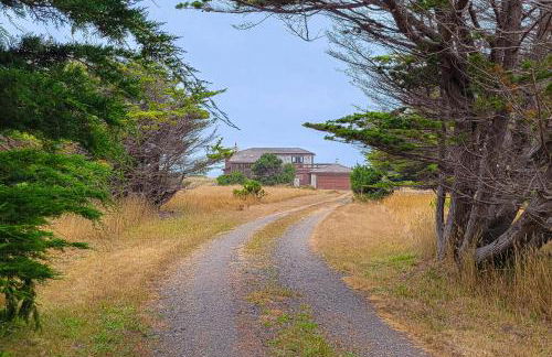 Oceanfront Retreat Close to Activities & the Beach - Photo 26