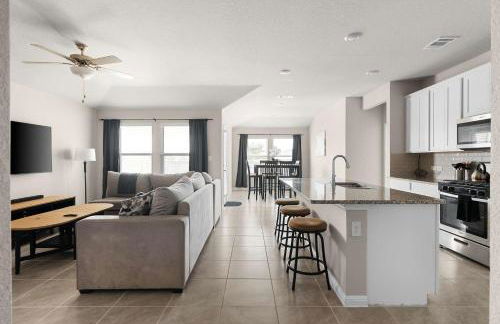 Charming 4BR Home w Spacious Backyard in Hutto - Foto 1