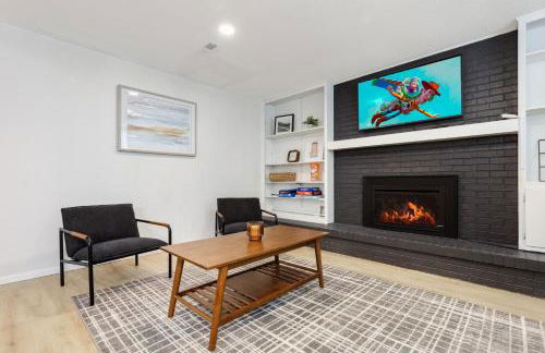 Spacious and Cozy 5 Bed 3 Bath Vacation House W 2 King 3 Queen! Sleep 12! 15Min to Red Rocks - Foto 55