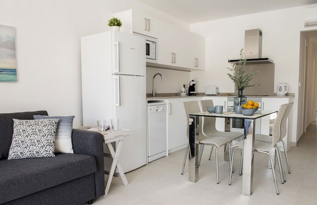 Bright Apartment Near Mountains - Photo 15