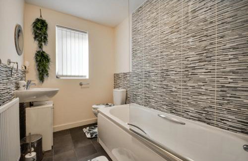 Three Bedroom House in Runcorn Close To The Lake with Parking - Foto 14