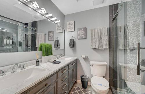 Fresh & Fun! Vegas 4BR w Heated Pool, Dog Friendly - Photo 17