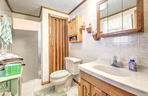 Scenic Lyman Home on Swan Pond with Wraparound Deck! - Foto 15