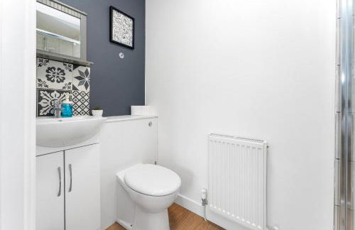 Cheerful Stays - Livingston - 4 Bedroom 3 Bath home - Foto 42