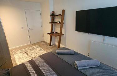 Executive E15 Apartment - Skyline Terrace & Free Private Parking - 5-min Walk to Abba Arena - Foto 50