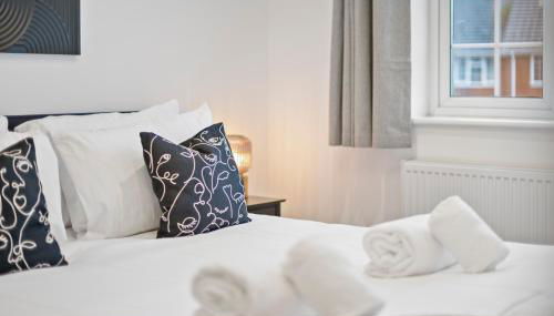 4 Bed House in Maidenhead, by ARP Homes, Driveway & Big Private Patio, Perfect Location for Business and Family Stays - Foto 5, towels