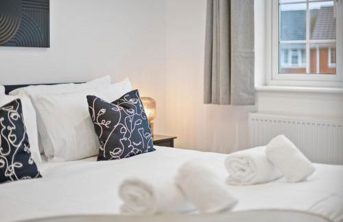 4 Bed House in Maidenhead, by ARP Homes, Driveway & Big Private Patio, Perfect Location for Business and Family Stays - Foto 5