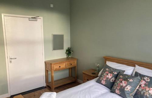 Tyn-Y-Berth Sleeps 27 luxury group accommodation - Photo 8