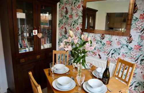 In Our Liverpool Home Sleeps 5 in 2 Double & 1 Single Bedrooms - Foto 6