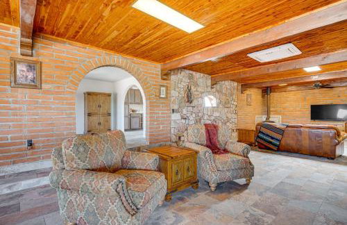 10-Acre Desert Oasis with Expansive Patio in Tucson! - Foto 10