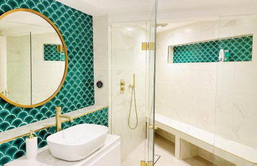 Hidden Retreat with Steam room, KING bed near tube - Foto 6