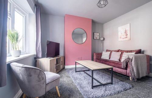 Stunning Home Ideal for comfort by Our Home Short Stays Free parking fast Wi-Fi and plenty of shops and eating options close by - Foto 1