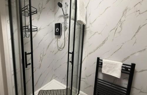 Large Luxury 4 bedroom home with parking - Foto 64