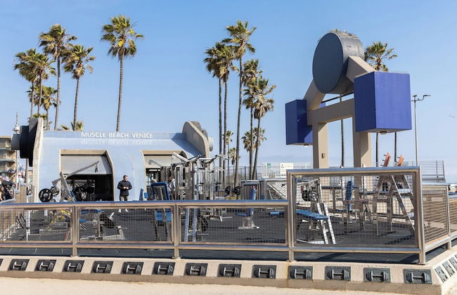 Venice View by Avantstay Walk to Venice Beach Rooftop, Ice Bath, Luxe Design - Photo 46