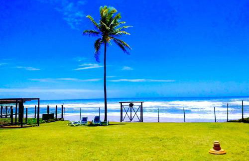 Apartamento amplo de frente para o mar em Resort - Foto 47