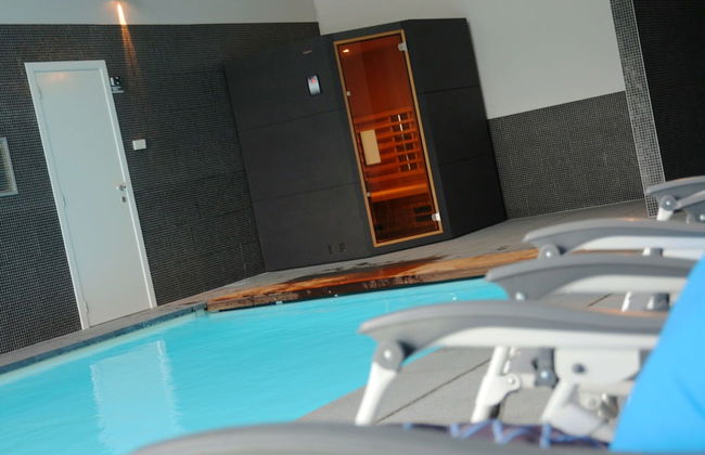 Holiday Home in Somme-leuze With Pool & Sauna - Foto 12