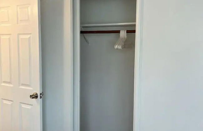 New 2BR Home w Parking Laundry in 580-80 - Foto 15