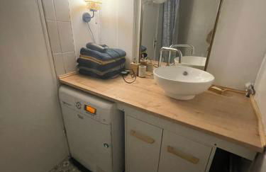 Bel appartement spacieux ,convivial de 3 chambres avec parking privé sécure - Photo 32