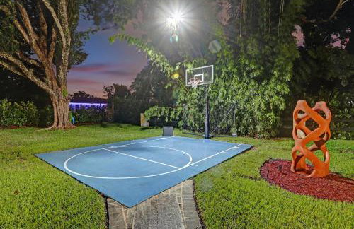 8BR Gem With Pool, Lake View & Tons of Amenities! - Foto 158