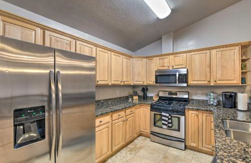Cozy Anchorage Townhome Less Than Half Mile to Jewel Lake! - Foto 8