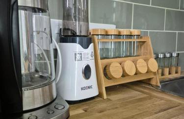 Stylish 1 BR Apartment Near Heathrow - Photo 9