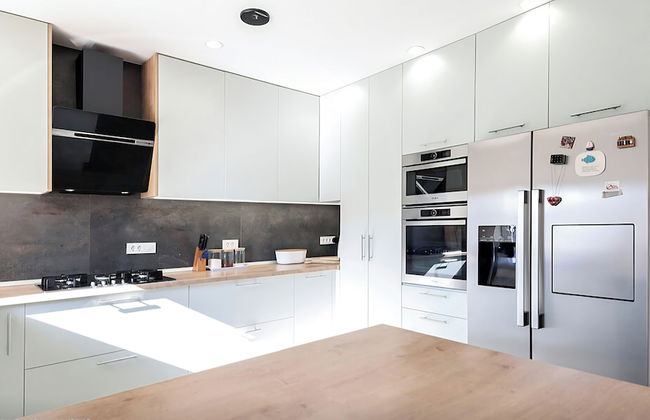 Villa Gariful - Sleeps 10 - Pool - Hottub - Petsok - Foto 8