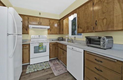 Sandy Feet Retreat -- Lakefront Retreat With Sand Volleyball Court! - Foto 20