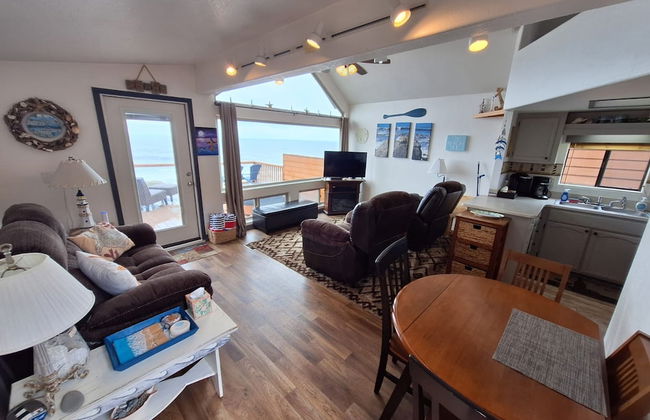 Ocean Front Cabin 14 w Jacuzzi Gorgeous Views - Photo 6