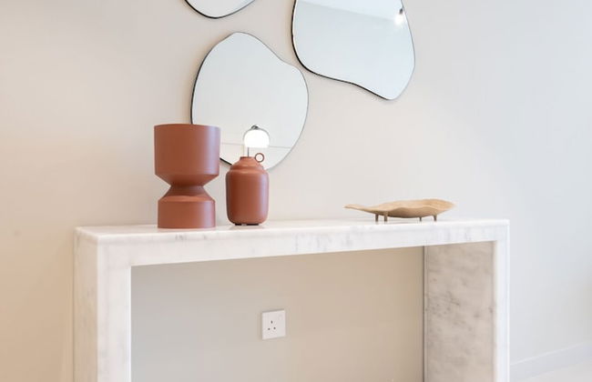 Aya - Elegant 1BR Apartment With Balcony and Creek Views - Photo 17