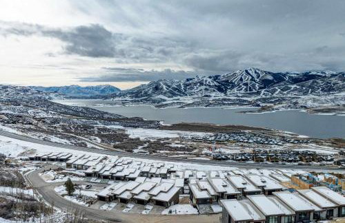 Luxury Hideout w Hot Tub Steam Shower - Photo 54