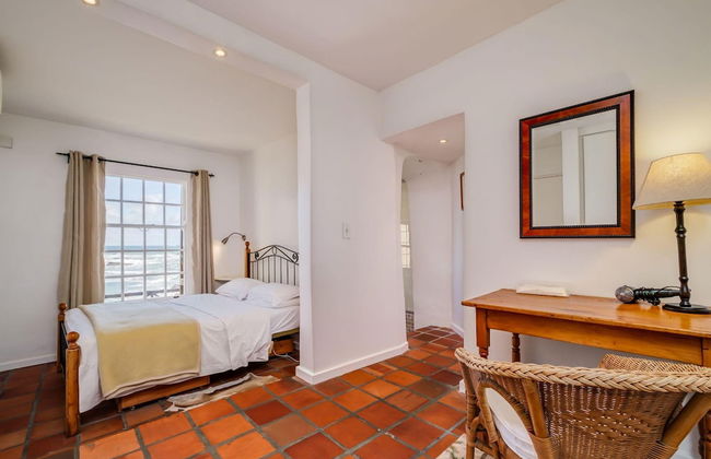 Camps Bay Holiday Apartment w Private Pool CBT Palm Suite - Photo 18