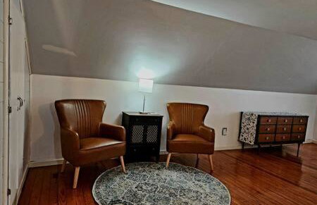 Large Cozy House Near NexusPark Air Hockey - Foto 17