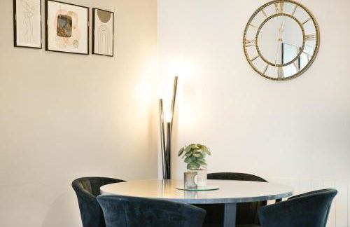 Bright 2BR Aylesbury Home, Sleeps 4, Parking, Work, Leisure, Friendly - Foto 5