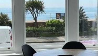 3 Bedroom, 3 bathroom large flat with sea views! - Foto 2